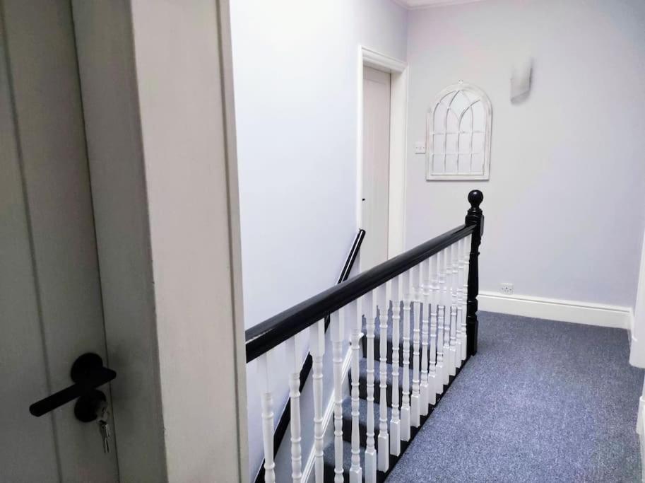 Atrium House Guest House Hazel Grove Exterior foto